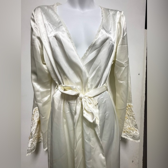 Victoria's Secret Cream Satin Robe - Picture 2 of 8
